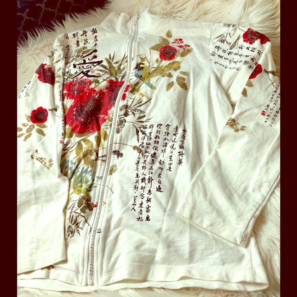 Adorable zipped sweatshirt with Asian Flare